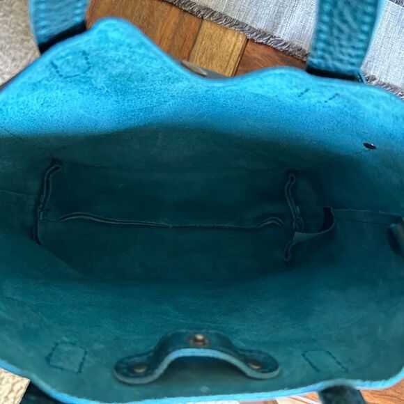 Portland Leather Crossbody Bag in Lagoon Blue - Picture 8 of 9